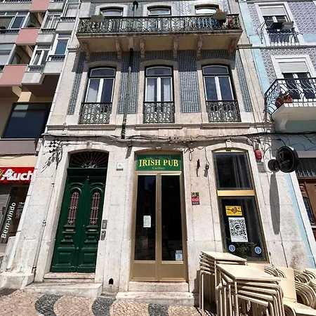 Sun River Hostel Almada